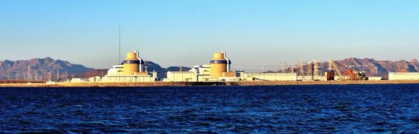 
                    　　8月17日9時(shí)50分，海陽核電1號(hào)機(jī)組首次并網(wǎng)成功，各項(xiàng)技術(shù)指標(biāo)均符合設(shè)計(jì)要求、機(jī)組狀態(tài)良好。
 


　　
▲海陽核電廠（來源：山東核電）
 
　　海陽核電1號(hào)機(jī)組于2018年6月21日開始首次裝料，8月8日反應(yīng)堆首次達(dá)到臨界，8月14日首次利用核蒸汽成功沖轉(zhuǎn)汽輪機(jī)至額定轉(zhuǎn)速，并順利完成汽輪發(fā)電機(jī)組并網(wǎng)前各項(xiàng)試驗(yàn)