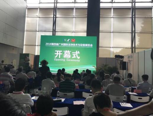 　　廣州國際潔凈展吹起環(huán)境潔凈風(fēng)　　隨著下游行業(yè)對(duì)潔凈技術(shù)要求的逐漸提高，潔凈室工程服務(wù)企業(yè)逐漸發(fā)展起來。我國國民經(jīng)濟(jì)在迅速發(fā)展，而環(huán)境則面臨著前所未有的挑戰(zhàn)，如何保證社會(huì)的可持續(xù)性發(fā)展？我國相繼制定了一系列的政策措施，這些政策同時(shí)推動(dòng)著我國潔凈行業(yè)的發(fā)展