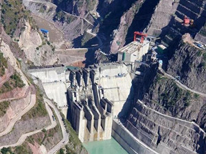 
	
                    
	【电缆网讯】8月16日，水电十四局承建的黄登水电站3号机组一次性通过72小时试运行，正式移交电厂并投入商业运营。至此，电站已实现前3号机组发电节点目标