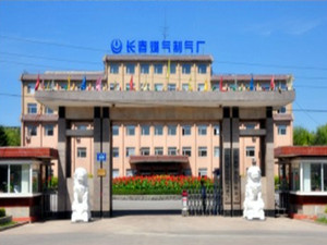 
	
                    
	【电缆网讯】8月15日晚间，长春燃气发布了2018年半年度财报显示，今年上半年，公司实现营业收入7.36亿元，同比增长11.11%，归属于上市公司股东的净利润为-8636.26万元，同比下滑了766.43%。

	

	报告期内，长春燃气公司主要从事城市管道燃气业务、市政工程建设业务、车用气业务、清洁能源开发利用业务和增值业务