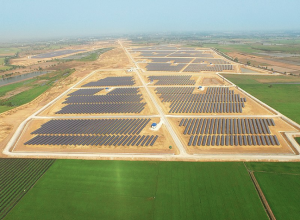 
	
                    
	【电缆网讯】近日，泰国公司B.Grimm Power Plc通过子公司B.Grimm Renewable Power 2 Limited，从越南Truong Thanh集团（TTVN）购买了越南257MW太阳能项目80%的股份。

	

	此次收购涉及投资3520万美元的Phu Yen TTP股份公司股份，这是一家在越南富安省开发太阳能电厂的项目公司