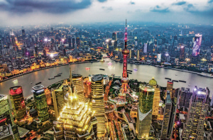 
　　世界一流城市配電網(wǎng)將全力支撐京津冀、長江三角洲等世界級、國家級城市群的發(fā)展。圖為夜色中的上海，燈光璀璨