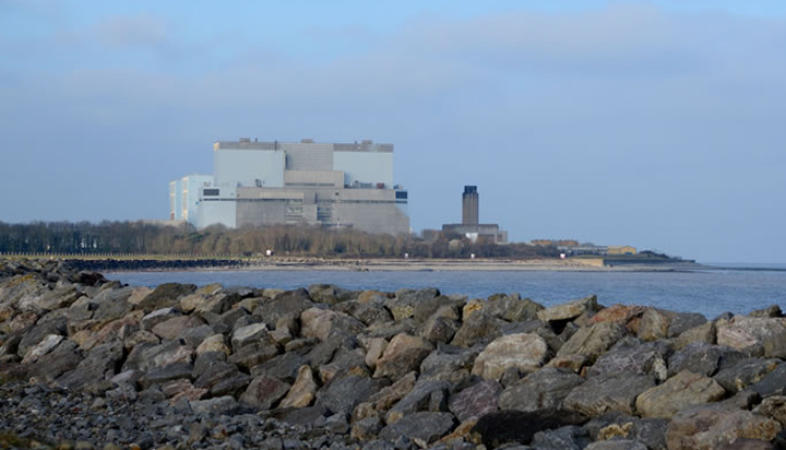 
	
                    
	【电缆网讯】英国的核监管机构已通知法国电力核能发电公司（EDF Energy Nuclear Generation）和斗山巴布科克公司就健康和安全问题提出起诉。

	

	因核电站安全事故英国核监管办公室将起诉两家公司

	指控涉及去年4月在法国电力的欣克利角B核电站发生的事故，高空坠落导致公司员工受伤