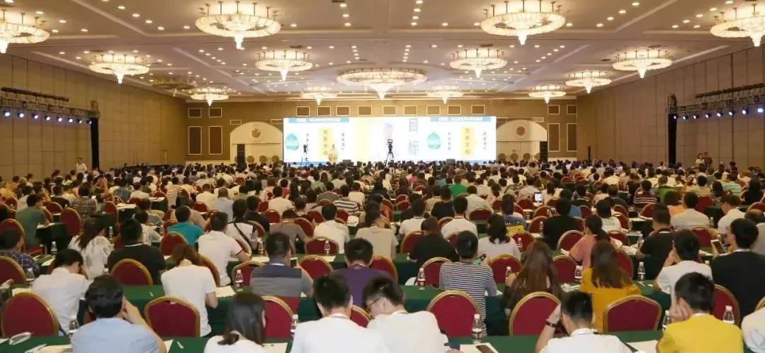 　　夏末秋初，2018年8月21日~23日，2018中國可再生能源學(xué)術(shù)大會在京召開。此次大會由中國可再生能源學(xué)會主辦，旨在搭建高水平學(xué)術(shù)交流平臺，推動可再生能源和新能源領(lǐng)域相關(guān)各學(xué)科間的深度融合，凝聚專家學(xué)者共識，共同促進(jìn)行業(yè)健康有序發(fā)展