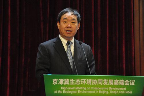 原標題：曾擺地攤賣啤酒，后豪賭20億成河北首富，娶個老婆卻其貌不揚            在中國的富豪中，真正白手起家的其實鳳毛麟角，其中河北首富王玉鎖算一個。前幾年馬云搞云鋒基金也要拉上他一起合作，可見王玉鎖在中國商界的地位之高跟財富之巨