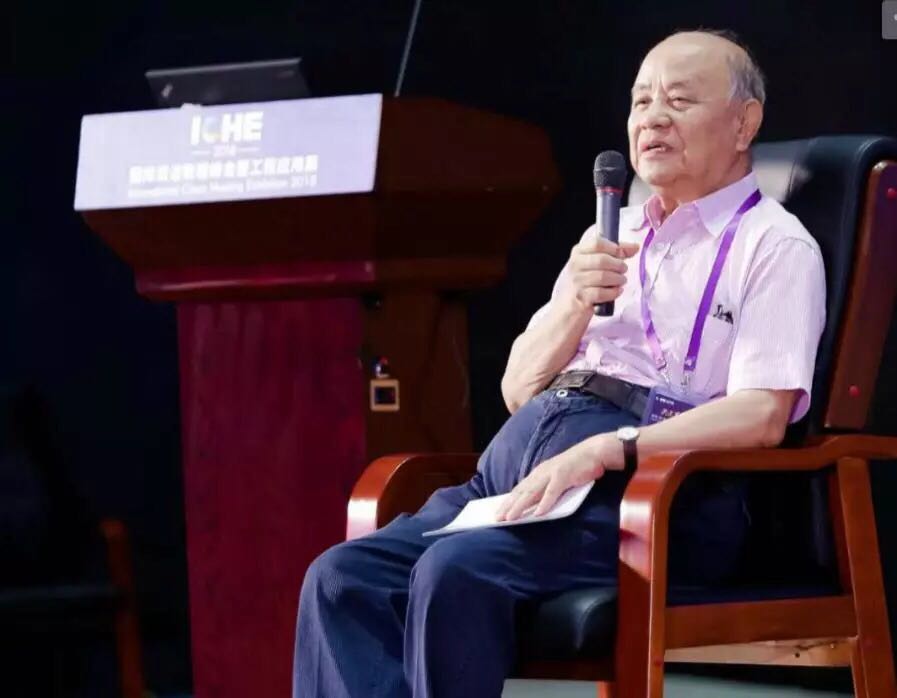 ▲中国工程院院士、清华大学原副校长倪维斗 　　煤炭曾是北方地区供暖的主力，但因其高排放、高污染的特性，如今却又饱受质疑。随着清洁取暖工程的大规模推广，煤炭将何去何从？在2018国际清洁取暖峰会暨工程应用展现场，中国工程院院士倪维斗呼吁，应重视煤炭清洁高效利用在清洁供暖领域的应用，“无论过去、现在还是未来，煤炭都是我国能源利用的主力军