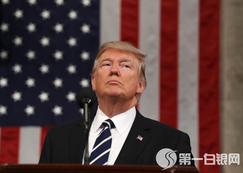 原標題：成了！特朗普“認慫”，美墨NAFTA協(xié)定達成，新的NAFTA呼之欲出！             成了！美國與墨西哥達成貿(mào)易協(xié)議   【第一白銀網(wǎng)】訊：眾所周知，近期美國正在與墨西哥進行NAFTA談判，而此前不怎么被看好的北美自貿(mào)協(xié)定今日卻出現(xiàn)重大進展，美國可能本周宣布和墨西哥達成相關(guān)貿(mào)(易)協(xié)議。 值得注意的是，一旦美墨兩國在NAFTA談判上解決了雙邊問題，加拿大就會加入NAFTA談判