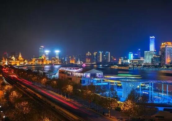 原標(biāo)題：太陽(yáng)能資訊：廣東省新建建筑節(jié)能100%執(zhí)行強(qiáng)制性標(biāo)準(zhǔn)            “廣東建筑節(jié)能與綠色建筑發(fā)展工作，今后一定要做到‘三個(gè)堅(jiān)持’。”在第十四屆國(guó)際綠色建筑與建筑節(jié)能大會(huì)上，廣東省住房和城鄉(xiāng)建設(shè)廳書(shū)記楊細(xì)平表示，這“三個(gè)堅(jiān)持”就是堅(jiān)持全面推進(jìn)，堅(jiān)持創(chuàng)新發(fā)展，堅(jiān)持以人為本