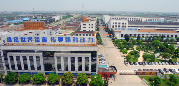 
	
                    
	

	遠(yuǎn)東控股集團(tuán)有限公司掠影

	

	遠(yuǎn)東控股集團(tuán)有限公司創(chuàng)始人、董事局主席、黨委書記蔣錫培

	提起中國的電纜行業(yè)，首屈一指的就是遠(yuǎn)東控股集團(tuán)有限公司。遠(yuǎn)東創(chuàng)建于1985年，從一家民營小廠起家，經(jīng)過數(shù)十年的風(fēng)雨磨礪，如今已經(jīng)成長為年?duì)I業(yè)收入近500億元、品牌價(jià)值457.92億元、擁有員工11000余人的大型民營控股集團(tuán)