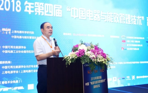 　　“盡快普及清潔能源，不斷加大技術(shù)創(chuàng)新力度，促進(jìn)產(chǎn)業(yè)升級(jí)，踐行清潔與高效的能源發(fā)展理念?！?月29日，在第四屆“中國(guó)電器與能效管理技術(shù)”高峰論壇上，陽光電源董事長(zhǎng)曹仁賢分享了對(duì)能效管理的看法，并就未來能源架構(gòu)發(fā)表前瞻觀點(diǎn)