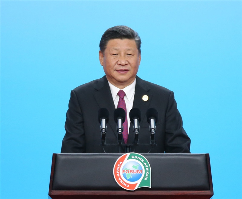 
                        

　　9月3日，國(guó)家主席習(xí)近平在北京國(guó)家會(huì)議中心出席中非領(lǐng)導(dǎo)人與工商界代表高層對(duì)話會(huì)暨第六屆中非企業(yè)家大會(huì)開幕式并發(fā)表題為《共同邁向富裕之路》的主旨演講。新華社記者 姚大偉 攝
　　新華社北京9月3日電（記者 韓潔、鄭明達(dá)）國(guó)家主席習(xí)近平3日在國(guó)家會(huì)議中心出席中非領(lǐng)導(dǎo)人與工商界代表高層對(duì)話會(huì)暨第六屆中非企業(yè)家大會(huì)開幕式并發(fā)表題為《共同邁向富裕之路》的主旨演講，強(qiáng)調(diào)中國(guó)支持非洲國(guó)家參與共建“一帶一路”，愿同非洲加強(qiáng)全方位對(duì)接，打造符
