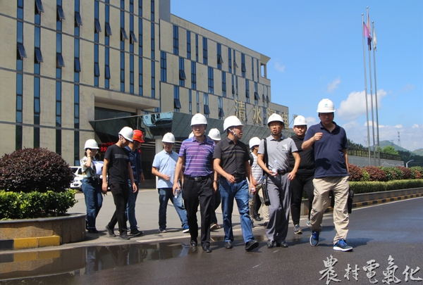 


　　農(nóng)村電氣化網(wǎng)訊：9月4日，貴州省經(jīng)信委信產(chǎn)辦副處長(zhǎng)李文一行到興義市清水河電廠調(diào)研指導(dǎo)，黔西南州工信委有關(guān)領(lǐng)導(dǎo)陪同調(diào)研。

　　據(jù)悉，此次省經(jīng)信委一行主要是調(diào)研黔西南州大數(shù)據(jù)與工業(yè)深度融合和發(fā)展工業(yè)互聯(lián)網(wǎng)工作，以及黔西南州標(biāo)桿、示范項(xiàng)目建設(shè)推進(jìn)情況