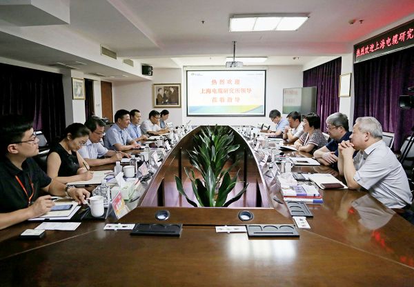 
	
                    
	9月5日，上海電纜研究所有限公司執(zhí)行董事、黨委書記李竹影，總經(jīng)理、黨委副書記周赤忠，副總經(jīng)理高峰，電線電纜行業(yè)協(xié)會常務(wù)副秘書長吳士敏，上海電纜研究所信息會展中心常務(wù)副主任凌成剛一行來訪遠(yuǎn)東進(jìn)行合作交流座談。

	遠(yuǎn)東控股集團(tuán)創(chuàng)始人、董事局主席、黨委書記蔣錫培，投資人、集團(tuán)董事、黨委副書記、遠(yuǎn)東智慧能源股份有限公司（簡稱：智慧能源 股票代碼：600869）副董事長、首席執(zhí)行官兼遠(yuǎn)東電纜產(chǎn)業(yè)副董事長蔣華君，投資人、智慧能源副監(jiān)事長、電纜產(chǎn)業(yè)資深顧問、首席專家汪