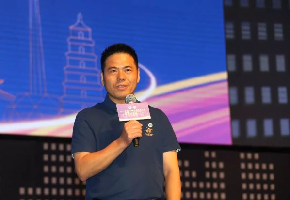 
	
                    
	

	蔣錫培

	我們做企業(yè)的人，沒有天時地利人和就一事無成?，F(xiàn)在這樣的形勢讓大家感到迷茫、困惑