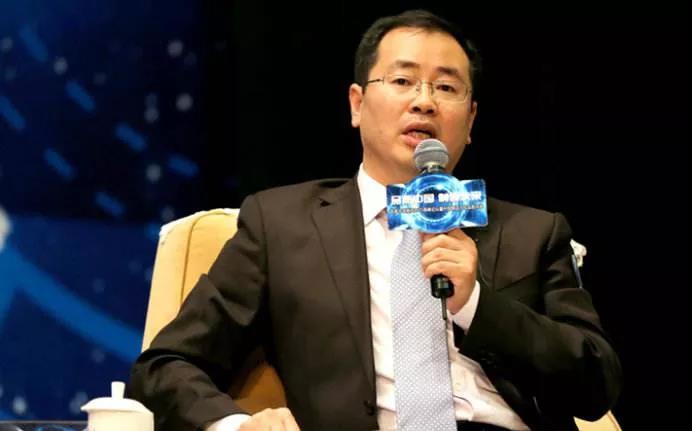 原标题：晶澳太阳能副总裁曹博：从“烧锅炉”到霸道总裁 我与光伏命中注定的缘分            经历了近20年突飞猛进的发展，中国光伏产业由当初的小树苗长成到如今的枝繁叶茂，这背后，不仅是行业本身的前行成长，也包含着光伏人的奉献与求索!  无论是光伏行业的开拓者，还是一名普通的工人，他们选择光伏产业并为之奋斗，用每一滴汗水浇灌出了今天的产业盛景，每一位为光伏做过贡献的人，都值得被铭记! 不忘昨日之艰辛，方能惜今天之美好。中国光伏产业经历了沉沦与再起后，531新政带来的寒冬，又将是中国光伏产业需要面对的