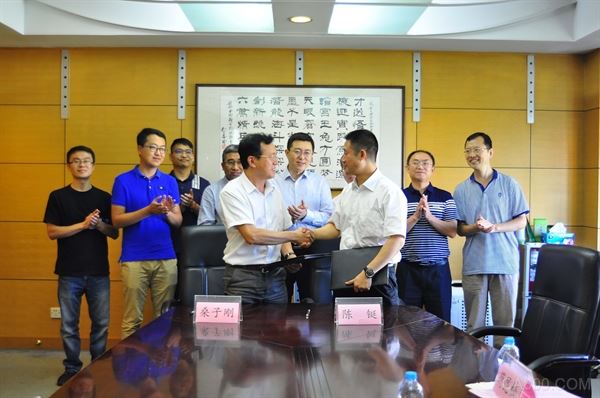
                      
  9月5日，航天科工貴州梅嶺電源公司董事長陳鋌、生產(chǎn)安全總監(jiān)劉江濤、發(fā)展規(guī)劃處副處長蔣昆松訪問中國科學(xué)院沈陽自動化研究所。沈陽自動化所黨委書記兼副所長桑子剛、科技處處長胡琨元及相關(guān)科研人員接待了來訪