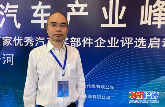 原標題：儲能產(chǎn)業(yè)站上風口？朱彤：制度跟不上，判斷為時尚早            中新經(jīng)緯客戶端9月9日電(王曉)政策紅利持續(xù)釋放、新能源的快速發(fā)展倒逼電網(wǎng)調(diào)節(jié)能力提升等條件，為儲能市場打開了更大空間。今年以來，我國儲能市場表現(xiàn)活躍，不少分析認為，儲能產(chǎn)業(yè)已站上風口