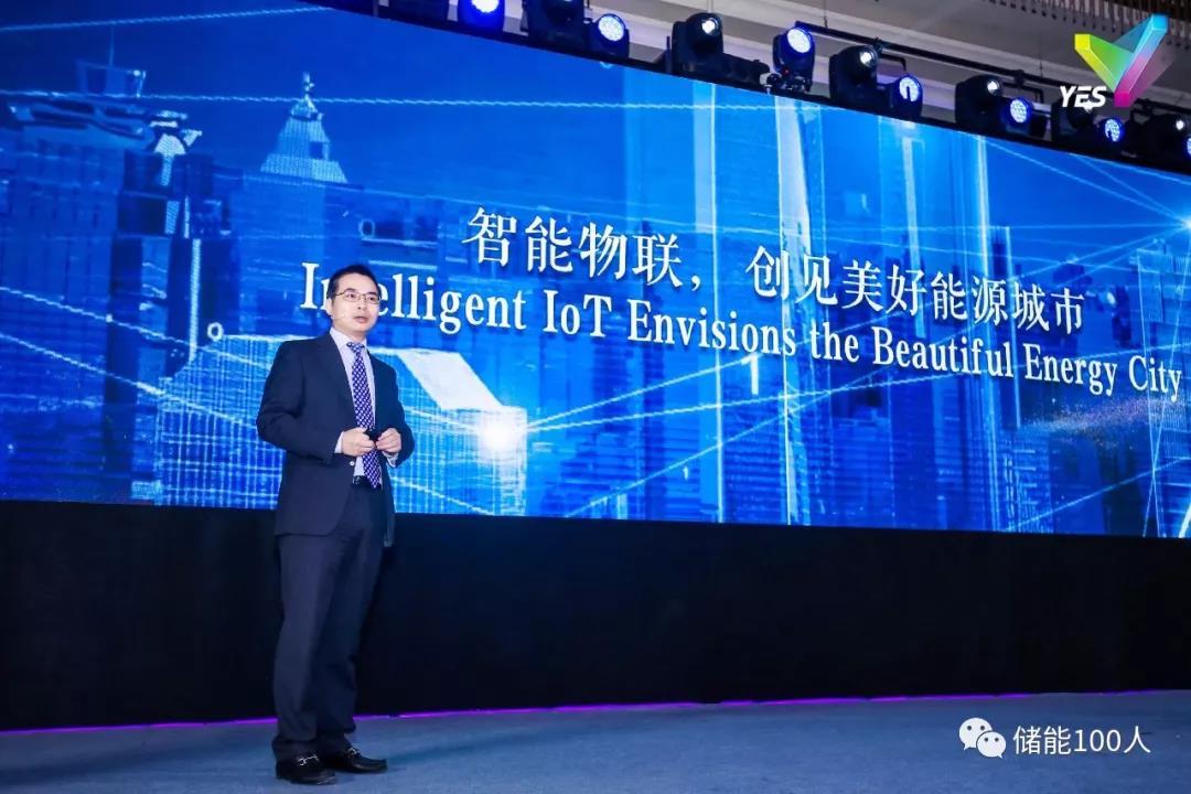 
	中國儲(chǔ)能網(wǎng)訊：遠(yuǎn)景避開烽火連天的儲(chǔ)能示范賽場，瞄準(zhǔn)了一個(gè)與城市生活更緊密的隱蔽場景。



	文|趙小屠



	今年5月初，在微軟全球CEO大會(huì)上，遠(yuǎn)景集團(tuán)CEO張雷遇見了卡洛斯·戈恩（Carlos Ghosn）