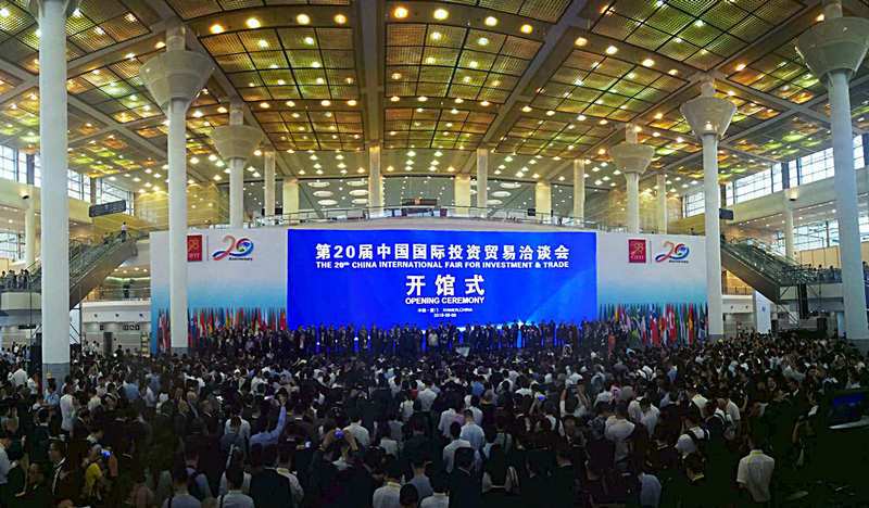 原標題：繪新時代發(fā)展藍圖 創(chuàng)國際投資新篇章——第20屆投洽會云南省舉辦專題推介會            繪新時代發(fā)展藍圖 創(chuàng)國際投資新篇章 ——第20屆中國國際投資貿(mào)易洽談會云南省“綠色能源”、“綠色食品”、“健康生活目的地”專題推介會暨云南省招商引資主題推介會舉行  (國際商報 2018年9月9日電 記者 張春濱)2018年9月8日，以“引進來”和“走出去”為主題的第20屆“中國國際投資貿(mào)易洽談會”(簡稱投洽會)于2018年9月8日在廈門隆重召開。中國國際投資貿(mào)易洽談會是中國目前唯一以促進雙向投資為目的