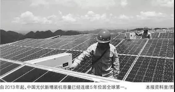 原標(biāo)題：告別“草莽時(shí)代” 光伏誰(shuí)主沉?。?           從2008年的金融危機(jī)、2013年的光伏“雙反”，再到今年的“5·31新政”，中國(guó)光伏產(chǎn)業(yè)幾經(jīng)沉浮，如今似乎走到了“十字路口”。 “那時(shí)候賣(mài)多晶硅比販毒還掙錢(qián)