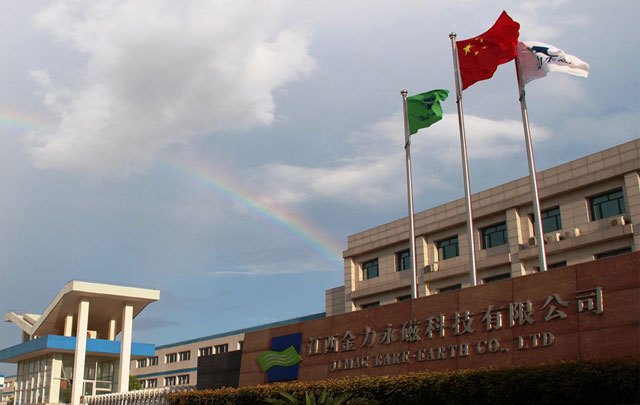 原標(biāo)題：金力永磁IPO：營收依賴二股東 未來業(yè)績恐受政府補(bǔ)貼退出影響            作者： 編輯：號(hào)外財(cái)經(jīng) 來源： 號(hào)外財(cái)經(jīng)網(wǎng)  《號(hào)外財(cái)經(jīng)》文 / 李瑞峰 金力永磁是集研發(fā)、生產(chǎn)和銷售高性能釹鐵硼永磁材料于一體的高新技術(shù)企業(yè)，是國內(nèi)新能源和節(jié)能環(huán)保領(lǐng)域核心應(yīng)用材料的領(lǐng)先供應(yīng)商。該公司擬在深交所創(chuàng)業(yè)板公開發(fā)行不超過4160萬股，發(fā)行后總股本不超過4.13億股，保薦機(jī)構(gòu)為海通證券