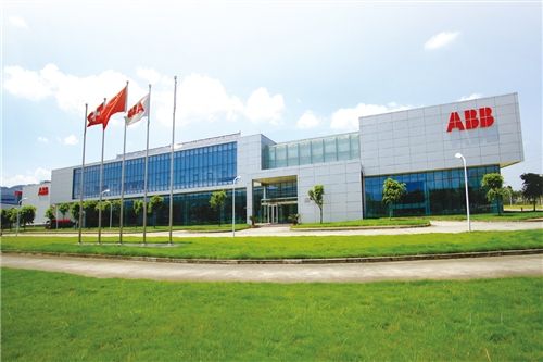 　　【中國(guó)儀表網(wǎng) 儀表企業(yè)】近日，ABB攜手中輕國(guó)際工程有限公司喜獲ITTIHAD國(guó)際投資集團(tuán)旗下ITTIHAD年產(chǎn)33萬噸文化紙工程項(xiàng)目。在該項(xiàng)目中，ABB與總承包商中國(guó)中輕國(guó)際工程有限公司開展合作，向其提供包括紙機(jī)傳動(dòng)、復(fù)卷機(jī)分布傳動(dòng)、交流電機(jī)、單點(diǎn)傳動(dòng)、中低壓開關(guān)設(shè)備、電力變壓器 、ABB Ability™協(xié)同生產(chǎn)管理系統(tǒng)(CPM)及自動(dòng)化實(shí)驗(yàn)室檢測(cè)儀器L&W Autoline在內(nèi)的一系列定制化解決方案