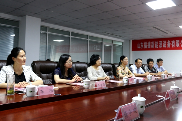 原標(biāo)題：山東省滕州市姜屯鎮(zhèn)舉辦福德新能源有限公司與上海理工大學(xué)人才引進簽約儀式             2018年9月8日上午，姜屯鎮(zhèn)舉辦了山東福德新能源設(shè)備有限公司與上海理工大學(xué)人才引進簽約儀式。滕州市委組織部副部長孔繁華、市人才辦主任李金秀蒞臨儀式現(xiàn)場進行指導(dǎo)，上海理工大學(xué)能源與動力工程學(xué)院副院長、博士生導(dǎo)師武衛(wèi)東，姜屯鎮(zhèn)黨委副書記、鎮(zhèn)長張美林，黨委副書記王學(xué)焱，黨委委員、組織科長李梅，副鎮(zhèn)長袁秀峰，中科福德創(chuàng)始人、董事長孔德軍先生以及福德公司員工代表參加了簽約儀式