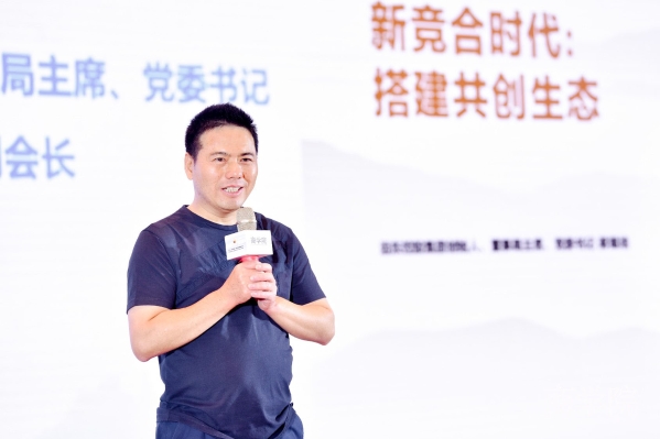 
	
                    
	9月10日，2018《商學(xué)院》商業(yè)領(lǐng)袖高峰論壇暨“第二屆尋找中國最具價(jià)值企業(yè)頒獎(jiǎng)典禮”在北京千禧大酒店隆重舉行。遠(yuǎn)東控股集團(tuán)創(chuàng)始人、董事局主席、黨委書記蔣錫培受邀參會(huì)并發(fā)表主題演講，同時(shí)榮獲“優(yōu)秀領(lǐng)導(dǎo)力價(jià)值獎(jiǎng)”