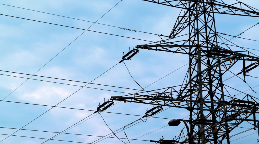　　【中國儀表網(wǎng) 儀表下游】9月4日，國網(wǎng)天津市電力公司供電電壓自動采集系統(tǒng)順利上線試運行。該系統(tǒng)實現(xiàn)對電網(wǎng)無功設備專業(yè)管理、封閉式組合電器應用、城農網(wǎng)一體化和數(shù)據(jù)分析等業(yè)務功能的拓展，支撐無功電壓專業(yè)化，讓管理更加高效、集約