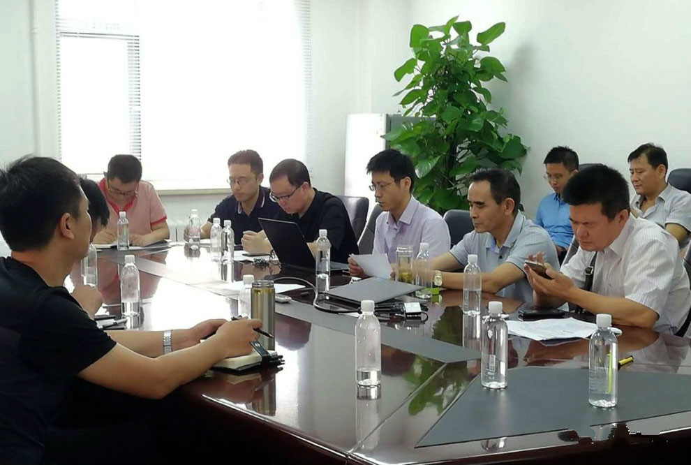 　　【中國儀表網(wǎng) 儀表會議】2018年8月27日，中國計量協(xié)會召開了“實施強制管理的統(tǒng)一計量器具目錄(軌道衡)征求意見”座談會，就“實施強制管理的統(tǒng)一計量器具目錄(征求意見稿)”聽取制造企業(yè)意見。來自中國計量協(xié)會、軌道衡骨干制造企業(yè)的代表20余人參加了會議