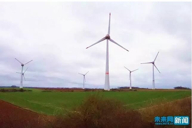 　　2018年是改革開放40周年，核電作為我國改革開放的重大成果之一，結合“一帶一路”倡議，未來網(wǎng)記者實地觀察核電等新能源在海外發(fā)展情況，探訪歐洲多地項目建設，了解合作進程，關注核電行業(yè)人才培養(yǎng)與發(fā)展，敘述“綠水青山就是金山銀山”的生態(tài)理念?！　“咨~式扇片凌空劈風，源源不斷的電力正在轉換輸送