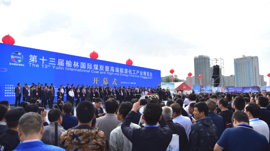 原標題：第十三屆榆林國際煤博會9月12日盛大開幕            　　九月的陜北，遺鷗飛翔，天高云淡，舒適愜意之態(tài)盡顯。2018年9月12日，由中共榆林市委、榆林市人民政府、陜西省貿(mào)促會、陜西省商務(wù)廳聯(lián)合主辦，以“綠色、創(chuàng)新、開放、共贏”為主題的第十三屆榆林國際煤炭暨高端能源化工產(chǎn)業(yè)博覽會在榆林市委西側(cè)的煤博會場盛大開幕