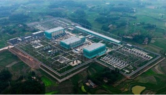 
	
                    
	日前，国家能源局印发《关于加快推进一批输变电重点工程规划建设工作的通知》，《通知》指出，今明两年将核准开工九项重点输变电工程，合计输电能力5700万千瓦。该《通知》共规划了12条特高压线路，其中7条为交流，5条为直流