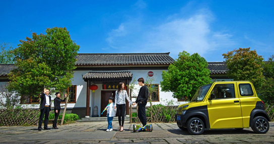 原標(biāo)題：五星服務(wù)鑄就輝煌，金彭新能源成造車領(lǐng)域新領(lǐng)范            自2012年進(jìn)軍新能源產(chǎn)業(yè)以來，金彭新能源汽車在市場中一直廣受大眾好評，不僅憑借其優(yōu)質(zhì)的產(chǎn)品力于產(chǎn)業(yè)中“大秀肌肉”，還率先獲得了行業(yè)內(nèi)“五星級服務(wù)”的權(quán)威認(rèn)證，面對如此良好的發(fā)展勢頭，金彭表示，未來將持續(xù)加碼自身綜合實(shí)力的塑造，為品牌的良性發(fā)展打開新的局面。   加強(qiáng)售前、售中、售后體驗(yàn)感，金彭新能源為用戶而生 就目前而言，在整個新能源行業(yè)廝殺紛紜的大環(huán)境之下，豢養(yǎng)忠實(shí)用戶與打造品牌口碑，成為各大車企發(fā)力的關(guān)鍵所在
