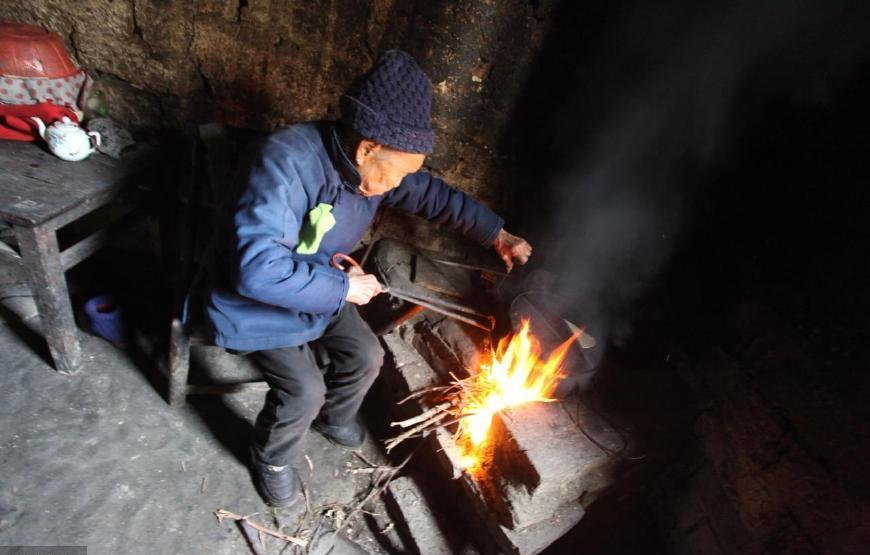 原標(biāo)題：為什么農(nóng)村還在用柴火煮飯做菜？道理很簡(jiǎn)單            原創(chuàng)文章，禁止轉(zhuǎn)載！ 村近年來(lái)的發(fā)展有目共睹?？焖俚慕?jīng)濟(jì)增長(zhǎng)使得人們的生活水平有了比較大的提升，尤其是憑借政策的春風(fēng)，迅速發(fā)展的三農(nóng)事業(yè)，有了很大的進(jìn)步