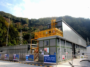 
	
                    
	【電纜網(wǎng)訊】9月13日凌晨，隨著主變壓器沖擊送電成功，福建閩清又一座35千伏預(yù)制艙型變電站——省璜變電站順利投入運(yùn)行。這是繼今年7月19日福建省首座35千伏預(yù)制艙型三溪變電站建成投運(yùn)后，閩清投入使用的第2座35千伏預(yù)制艙型變電站