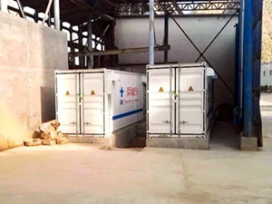 
	
                    
	【電纜網(wǎng)訊】近日，易事特成功交付甘肅白銀市1MW/2MWh儲能項目，該項目主要利用儲能“存儲能量”的作用用于工廠一級負(fù)荷應(yīng)急供電，另外在電網(wǎng)供電穩(wěn)定時儲能電站可發(fā)揮“削峰填谷”作用為工廠節(jié)省大筆電費(fèi)開支。

	

	據(jù)了解，針對此次項目需求，易事特設(shè)計了兩個集裝箱式儲能電站，包括并離網(wǎng)雙向儲能變流器和能量管理系統(tǒng)(EMS)