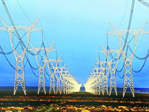 
	
                    
	【電纜網(wǎng)訊】9月27日，在國電江西九江發(fā)電公司生產(chǎn)調度會上獲悉，該公司九月發(fā)電形勢良好，年發(fā)電量已達到50.02億千瓦時，同比增長22.45%，利用小時增加674小時，企業(yè)實現(xiàn)連續(xù)安全運行5063天。

	

	在今年的迎峰度夏期間，國電江西九江發(fā)電公司積極倡導樹立市場意識、競爭意識和生存意識，在思想深處注入爭發(fā)電量的動力，并圍繞電量這一盈利核心，進一步細化電量分析對標工作，對江西區(qū)域氣候變化、區(qū)域內(nèi)機組檢修及停備情況等信息進行摸底，認真落實機組大負荷運行