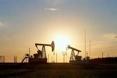 原标题:能源资讯|亚洲合作伙伴同意投资,壳牌液化天然气加拿大项目取得进展 亚洲合作伙伴同意投资,壳牌液化天然气加拿大项目取得进展 【WorldOil网报道】 在加拿大西部的一家液化天然气合资企业中,荷兰皇家壳牌的两家亚洲合作伙伴批准了他们的投资份额,使这个价值数十亿美元的项目离最终批准又近了一步。 周五,中国最大的石油天然气公司中国石油在提交给香港交易所的文件中表示,该公司董事会批准了其在加拿大液化天然气项目中价值34.6亿美元的股份