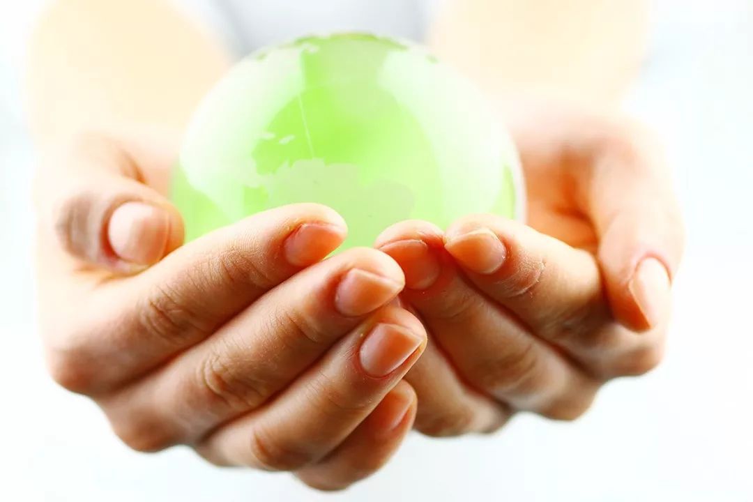 原标题:中国储能如何走出去? 中国储能概况 储能技术是实现可再生能源大规模接入,提高电力系统效率、安全性和经济性的关键技术,也是提高清洁能源发电比率,推动雾霾治理的有效手段。截至2015年底,全球储能装机总量约167GW,约占全球电力总装机的2.9%;我国储能装机为22.8GW,约占全国电力总装机的1.7%