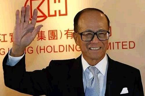 原标题:李嘉诚欲恶意收购中海油入股公司,网友:想帮三桶油减少亏损? 加拿大的MEG能源公司目前中海油持股12%左右的股份,目前MEG的总市值在23.94亿加元,不过最近李嘉诚家族旗下的加拿大能源公司赫斯基能源欲收购MEG,被MEG的董事会拒绝,不过李嘉诚家族并没有放弃,欲准备现金和股票提案直接提交给股东会。 李嘉诚家族准备了64亿加元,现金部份最高为10亿加元,股票部分总价值约23亿加元