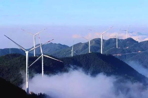                                         
	　　江西遂川清秀項目于2018年9月29日16:18分一次帶電成功。自開工以來，項目部克服了工程緊、海拔高、氣候惡劣等諸多不利因素，順利完成了電器設(shè)備的安裝調(diào)試，充分發(fā)揮了新能源“一次把事情做好”的精神