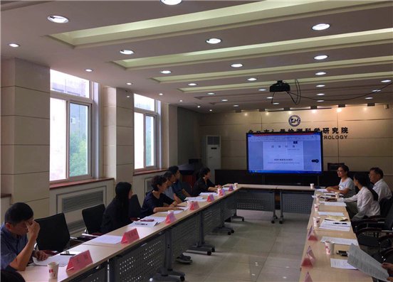 　　【中國儀表網(wǎng) 儀表會議】為了加強用能單位能源計量工作，提高能源計量管理水平，指導(dǎo)、幫助建立與其生產(chǎn)、經(jīng)營管理相適應(yīng)的計量檢測體系，保證量值的準(zhǔn)確、可靠，評定用能單位的能源計量保證能力，近日，北京市計量院環(huán)能所主持編寫的中國節(jié)能協(xié)會團體標(biāo)準(zhǔn)《能源計量器具安裝規(guī)范》評審會在北京市計量院召開。  　　能源計量器具是指用能單位進、出和內(nèi)部核算所用的對水、電、汽、油、煤等進行計量的計量器具，主要有水表、電能表、流量計、衡器、計量罐等