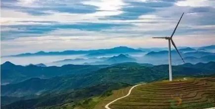 原標(biāo)題：這兩大難題不解決，分散式風(fēng)電難以迎來真正的爆發(fā)點(diǎn)             分散式風(fēng)電是可再生能源的新興業(yè)態(tài)，是分布式發(fā)電的有機(jī)組成，也是市場化交易的有效載體。在風(fēng)電競爭性配置資源和加速駛向“平價(jià)時(shí)代”的大背景下，分散式風(fēng)電的優(yōu)勢進(jìn)一步凸顯