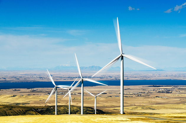 原標題：能源專家：陸上風電具備電價下降20%潛力 部分地區(qū)可逐步退出補貼            　　10月17日，國家發(fā)改委能源研究所可再生能源中心研究員時璟麗在2018北京國際風能大會暨展覽會上表示，政策的有效推動，帶來產(chǎn)業(yè)飛速發(fā)展，無論是國際還是國內(nèi)，風電成本都有不同程度的下降，其中陸上風電成本的降低比較顯著，而海上風電的成本在波動中也略有下降。  時璟麗表示，國內(nèi)陸上風電投資和成本在國際上處于較平均水平偏下的水平，但電價則處于略偏高的水平