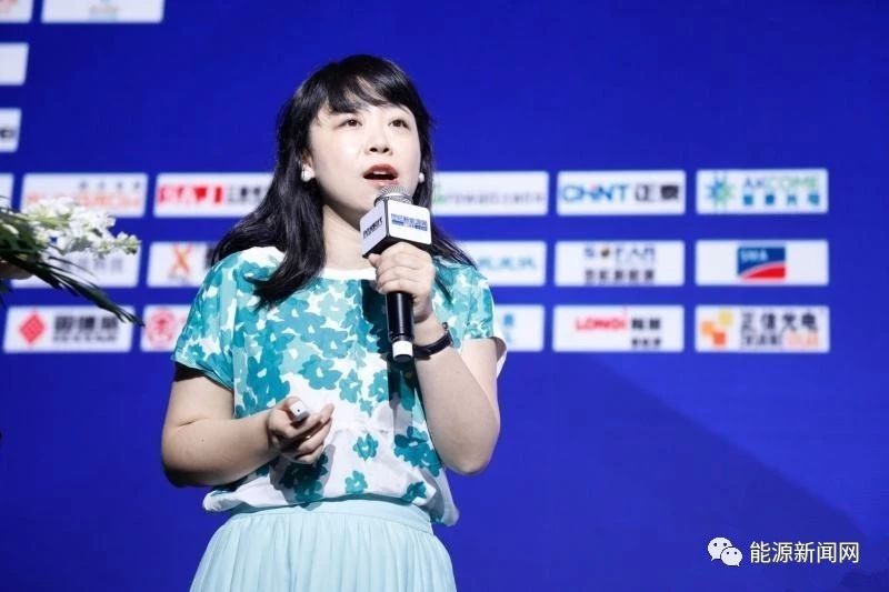 原標題：促消納、增需求、擴空間 配額制將成風電、光伏騰飛催化劑            萬事俱備，只欠東風。 9月18日，國家發(fā)改委辦公廳發(fā)布了《可再生能源電力配額及考核辦法》第二輪征求意見稿，意味著備受業(yè)界矚目的可再生能源配額制朝落地實施階段又向前邁進了一步