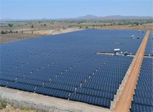原標題：DESRI宣布收購First Solar100兆瓦光伏項目            近日，D. E. Shaw Renewable Investments(下文簡稱DESRI)宣布已簽署協(xié)議，從First Solar收購位于加利福尼亞州克恩縣的100MW的Willow Springs光伏項目。  據了解，該項目的收購條款尚未對外披露