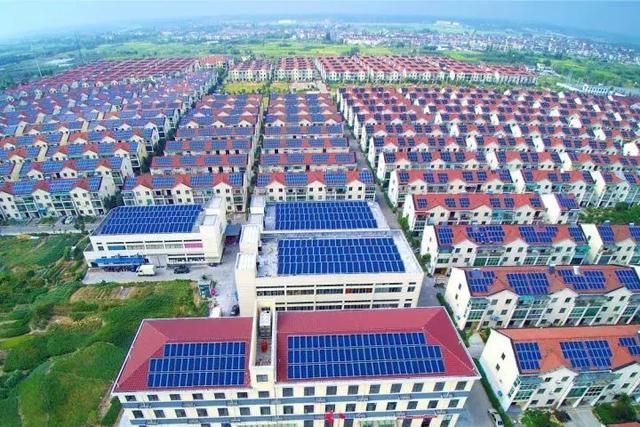 原標(biāo)題：2019年預(yù)測(cè)：戶用光伏市場(chǎng)新增50萬(wàn)戶！            2017年、2018年是分布式市場(chǎng)快速成長(zhǎng)的兩年。此前，國(guó)家能源局發(fā)布《電力“十三五”規(guī)劃》提出到2020年分布式電站裝機(jī)目標(biāo)為60GW，應(yīng)該為分布式發(fā)展提供了強(qiáng)力支持