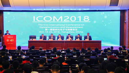 　　【中国仪表网 仪表会议】2018年10月19日，由中国计量大学发起并联合中国计量科学研究院、中国科学院长春光学精密机械与物理研究所、苏州大学、中国科学院宁波材料技术与工程研究所共同举办的国际光电子与测量会议(ICOM2018)正式开幕。中国科学院上海分院院长、中国科学院院士王建宇研究员担任大会主席
