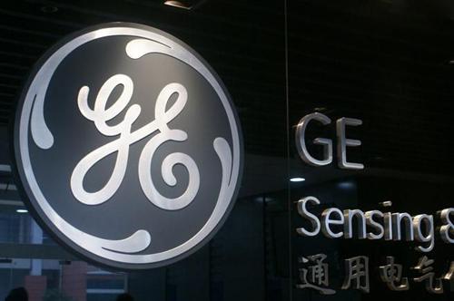 
	
                    
	【電纜網(wǎng)訊】據(jù)外媒CNN報(bào)道，通用電氣如今財(cái)務(wù)狀況惡化，債務(wù)高企，盈利能力迅速萎縮，或迫使通用電氣新任CEO拉里-卡爾普（Larry Culp）削減股息。

	

	巴克萊分析師Julian Mitchell本周在與70多家金融機(jī)構(gòu)討論通用電氣后，致信客戶稱：“我們交談過的所有人都預(yù)期股息將大幅削減